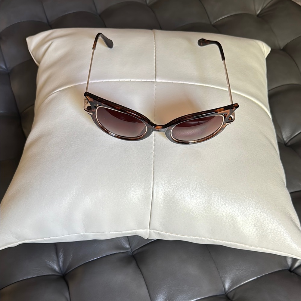 🔥Stylish Tortoise Shell Sunglasses